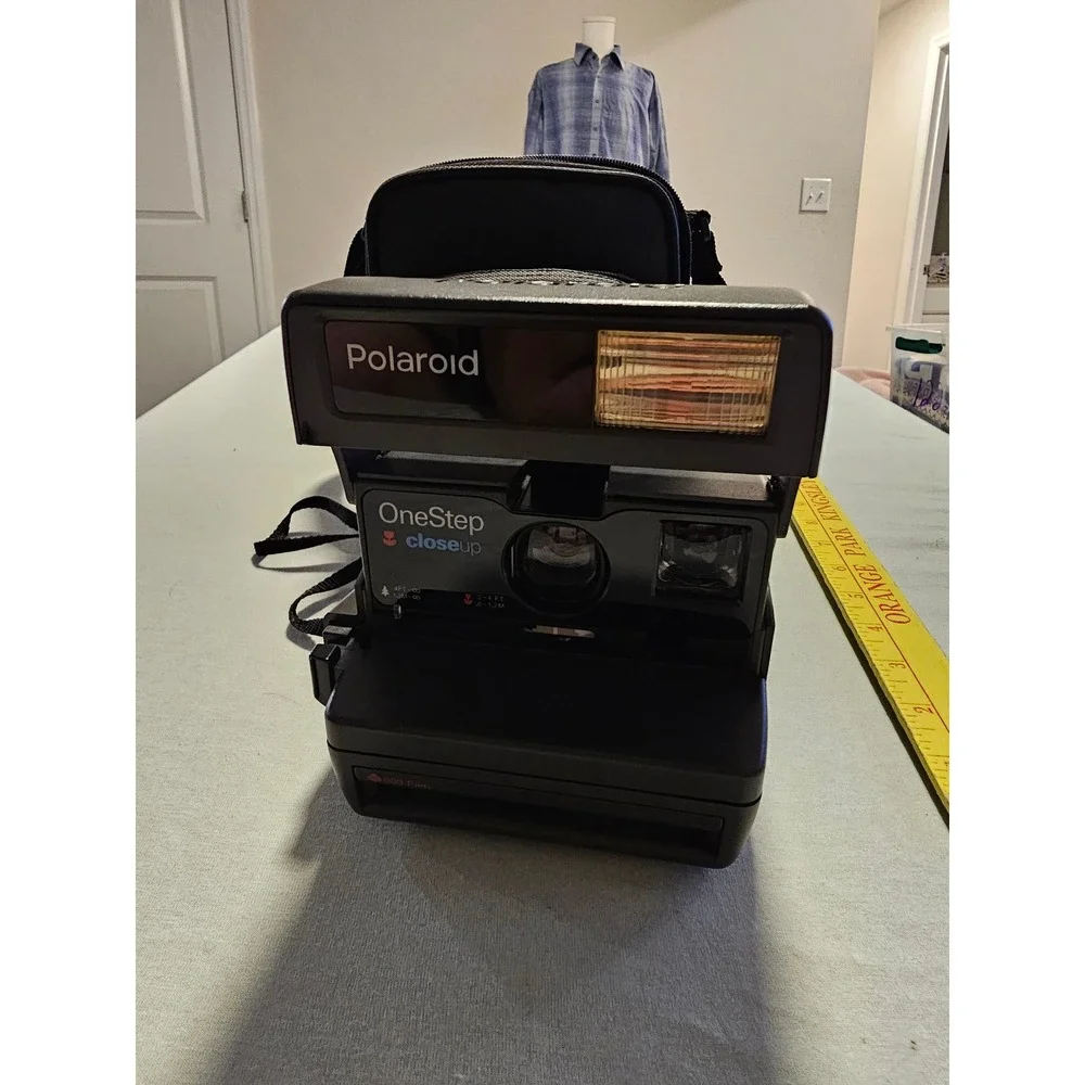 Polaroid OneStep CloseUp 600 Instant Film Camera With Carrying Case